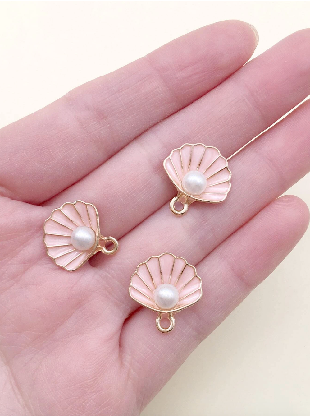 20 Pearls and Scallop Pendants